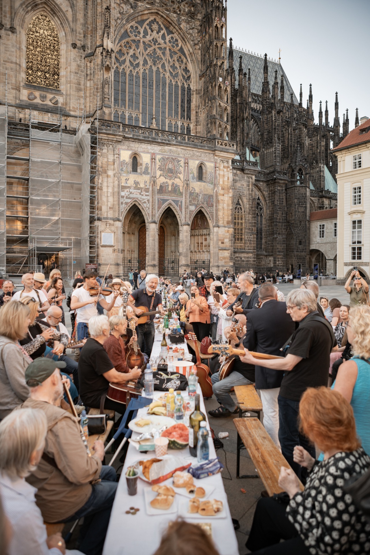 Fotografie 10 projektu Stůl kolem katedrály